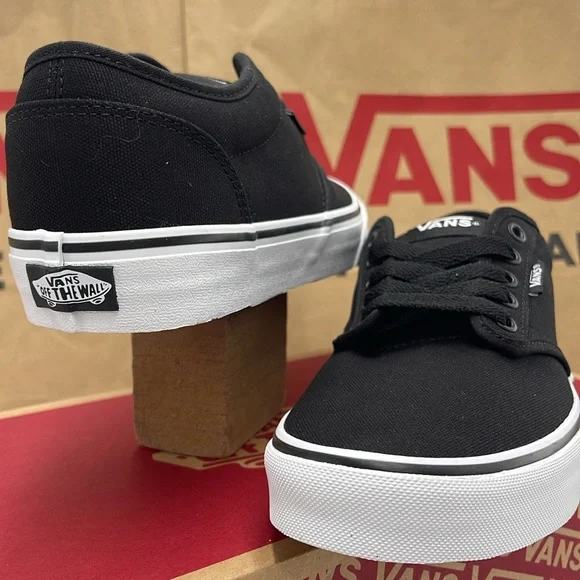Vans Men’s Canvas Sneakers Classic Low-Top Design Atwood (Canvas) Black/White